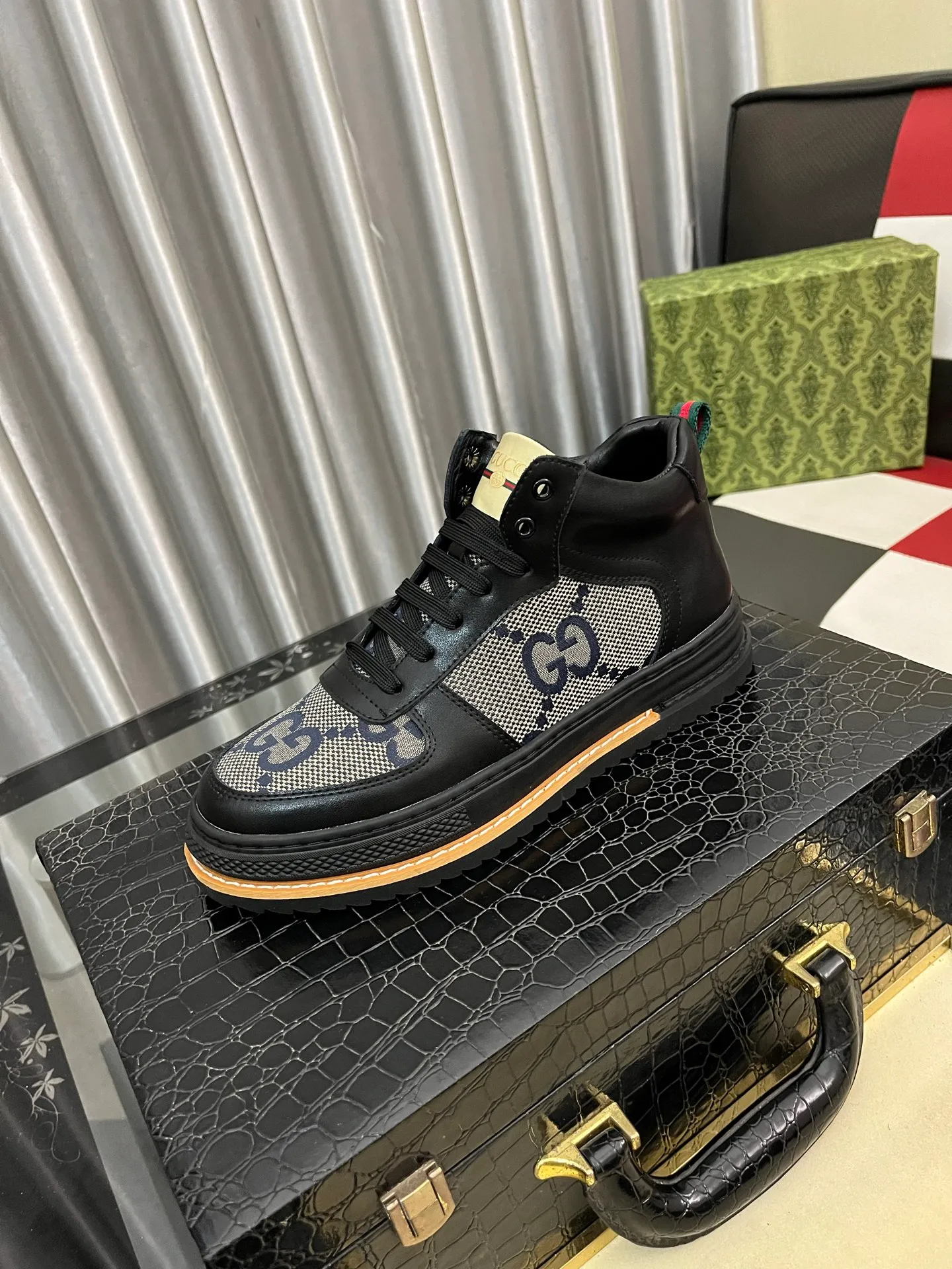 Men's shoes💰: 420⌚️⌚️[GUCCI sheepskin lining] Men's classic Gucci high-top casual shoes, original quality💯The upper is made of imported Italian cowhide and sheepskin lining, with fine workmanship and high-end atmosphere. Has a fashionable and exemplary look. Original rubber wear-resistant outsole. Code number: 38-44